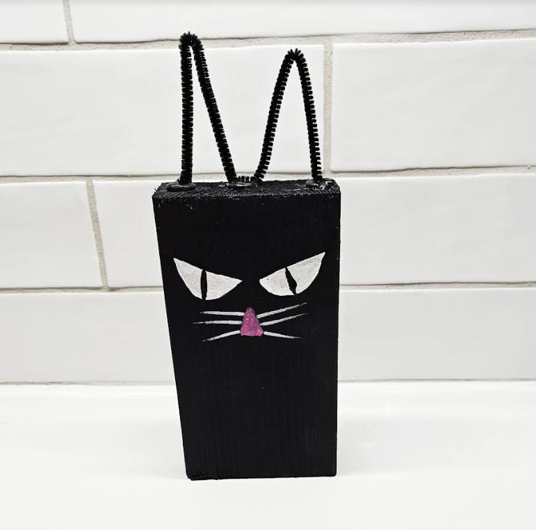 easy halloween craft for kids shows a black cat art project made from a wooden block.