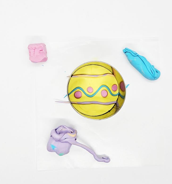 spring craft for kindergarten shows an Easter egg made from plasticine.