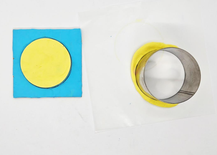 spring craft for kindergarten shows a yellow circle on a blue background.