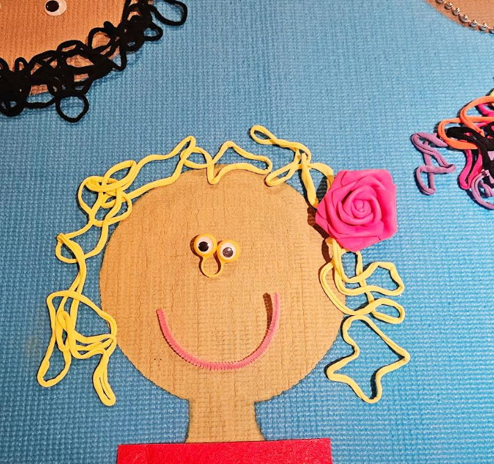 build a face loose part play shows a face made from loose parts.